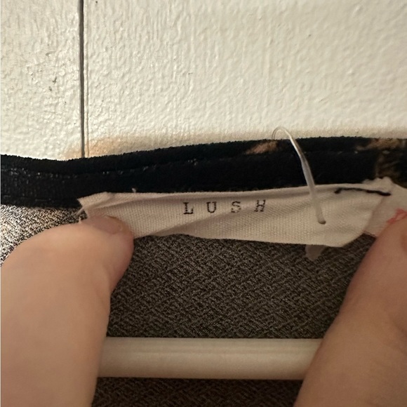 Lush XL Black Floral Cropped Blouse – Square Neck, Long Sleeves - Picture 5 of 5